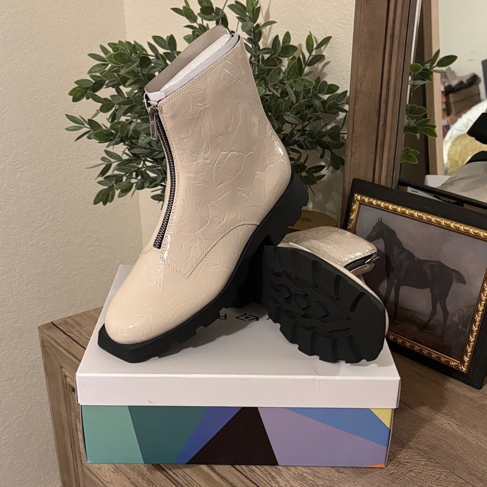 Katy Perry-The Daarling Combat Boot-Chalk-Size 10
